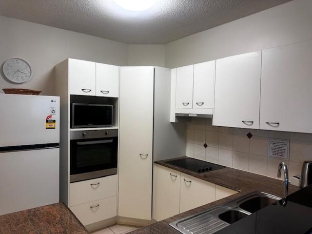 Kings Row Apartments Caloundra Buitenkant foto