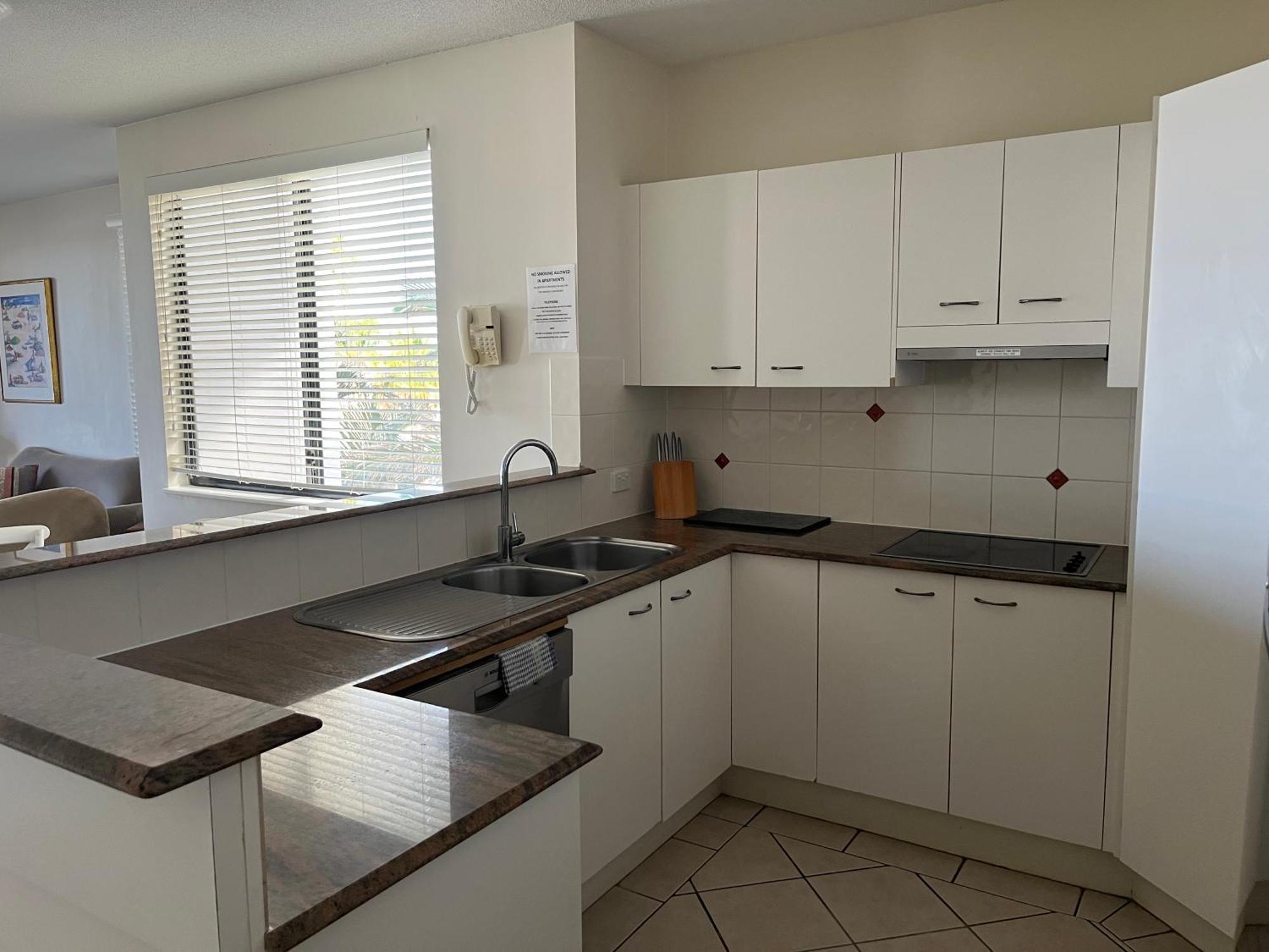 Kings Row Apartments Caloundra Buitenkant foto